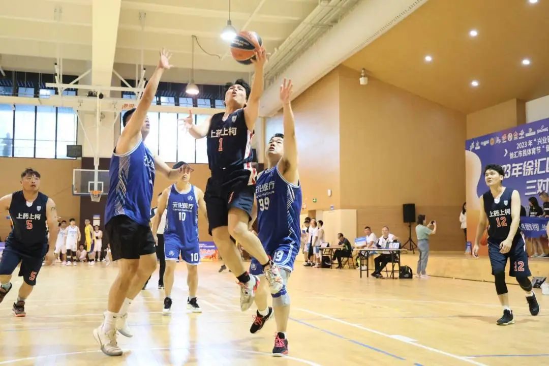 阿扎伦卡迎来十赛季出色发挥，皇家马德里观众热烈欢呼！观众掌声雷动